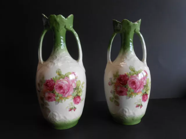 PAIRE DE PETITS VASES BARBOTINE A DECOR DE ROSES  / ( soliflores)