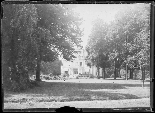 Antique Photo Glass Plate Negative Black & White 6x9cm Park Castle Trees