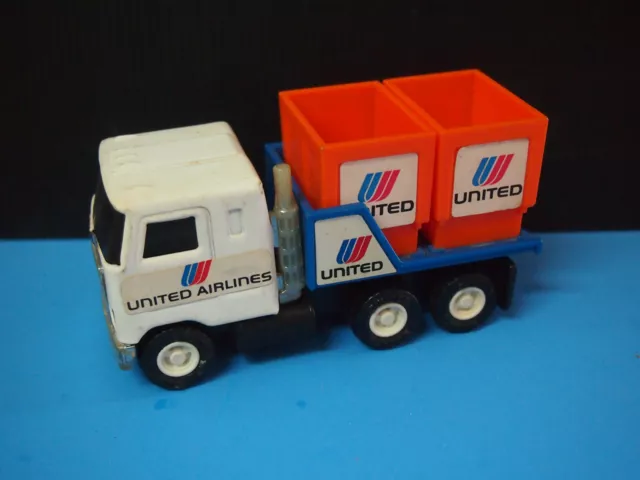 https://www.picclickimg.com/xh4AAOSwDlxfCiQs/Vintage-Buddy-L-United-Airlines-Cargo-Truck-With.webp