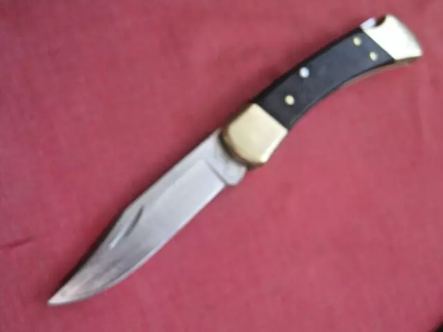 BUCK KNIVES USA MADE 110 Folding Hunter Lockback Knife (**has scratches) d113