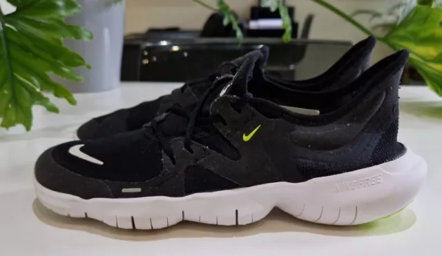 NIKE FREE RUN 5.0 Trainers. Mens Size 6 Uk. Black Wht Volt 9.95