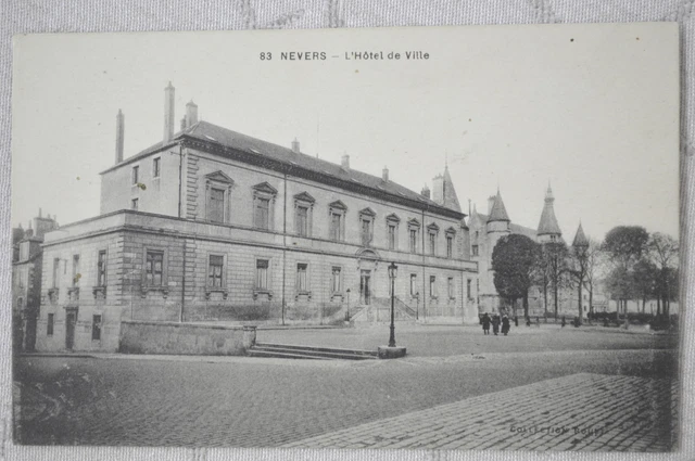 CPA " NEVERS - L'Hôtel de Ville