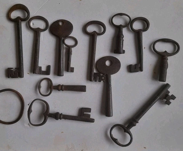 ANCIEN,LOT 23 PETITES clés clefs,cadenas,meuble,boite,coffret,serrure