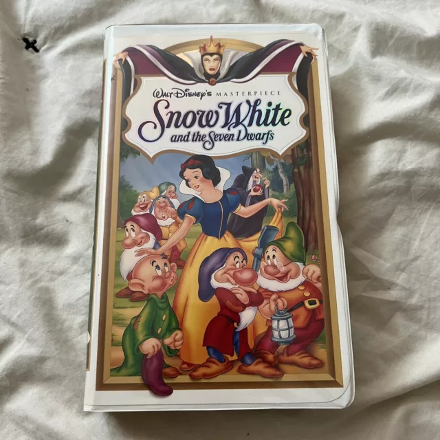 Snow White and the seven dwarfs Walt Disneys masterpiece collection (VHS 1994) 2