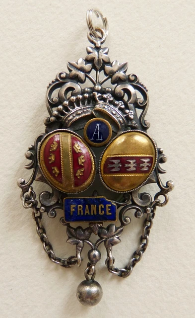 Un pendentif et une chaîne en cuivre Arts & Crafts vintage