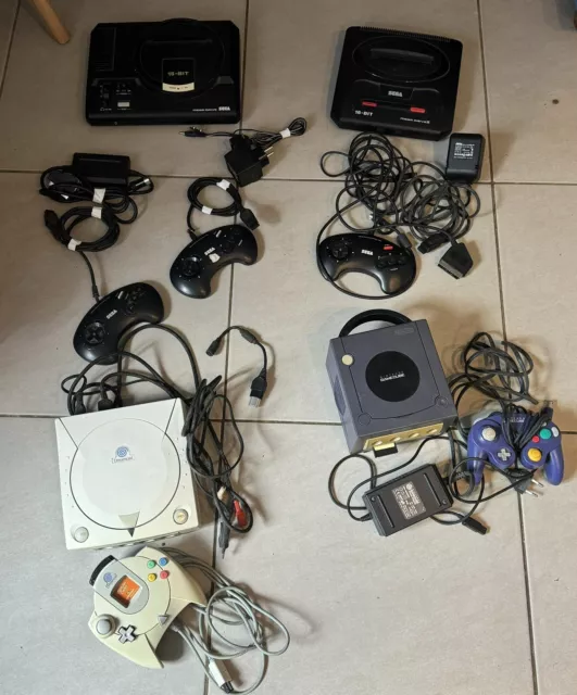 Lot De Consoles Nintendo Sega Megadrive Dreamcast Gamecube