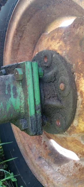 John D  Hay Baler 14t Hub assembly.