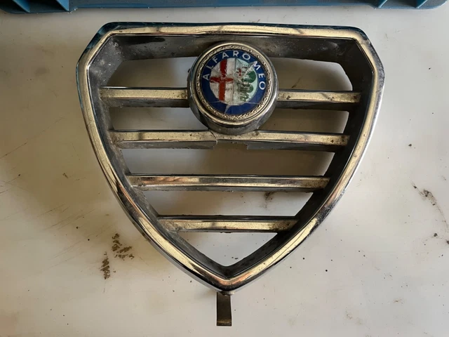 Mascara Frontal Izquierda Original Alfa Romeo GT Junior: El Toque Clásico Que Buscabas