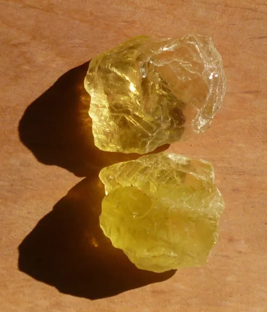Quartz lemon brut, lot de 25 g. avec 2 minéraux