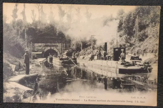 CPA 02 Aisne - VENDHUILE - La Rame sortant du souterrain - 1924 - animée péniche