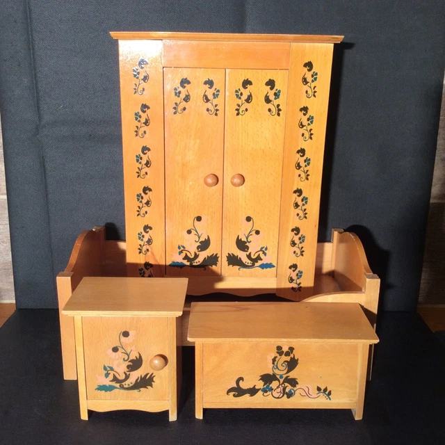 lot 4 meubles en bois pour chambre de poupée , lit , armoire , coffre , chevet