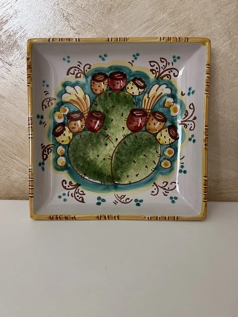 Piatto quadrato  in ceramica di Caltagirone decoro fichi d’india artigianale