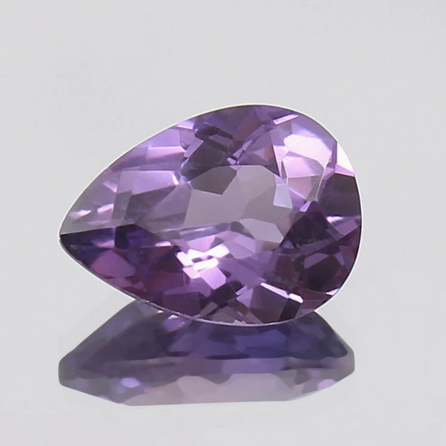 Saphir Violet Naturel De Ceylan 27,05 Carats - Coupe Coussin - Certifié GIE - Non Chauffé