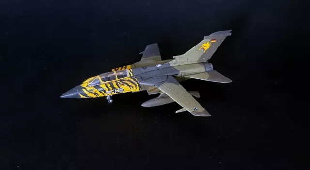 Modello aereo Tornado ECR in scala 1/144 Revell