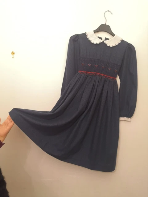 Abito stile inglese con ricamo a mano