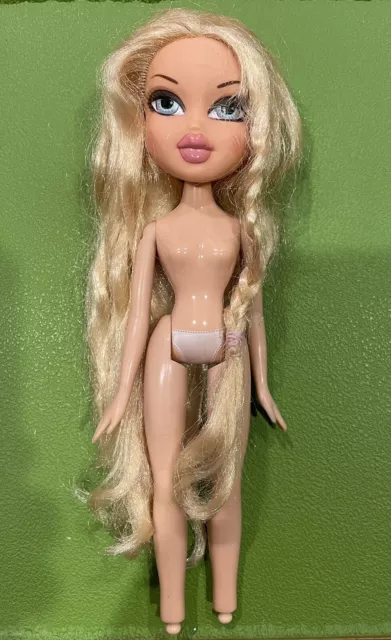 EUC Bratz Girl DOLL CLOE NUDE No Feet Blonde Blue Eyes 9” Tall Girls Really Rock