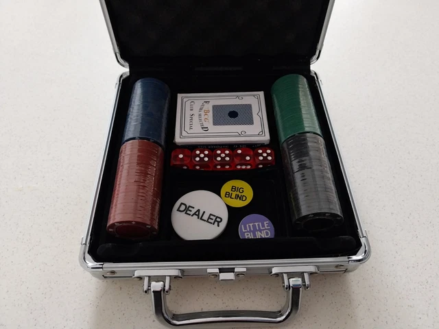 SET DE POKER - boîte en métal - 100 jetons + 1 jeux de cartes NEUFS