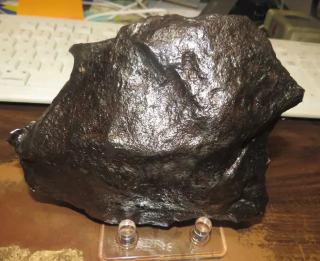 3160 GM. Egypt Gebel Kamil Iron meteorite complete individual  STAND; RARE;CRUST