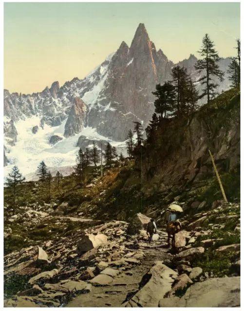 Vallée de Chamonix. Route de Montanvert et l&#039;Aiguille du Dru WK vintage pho