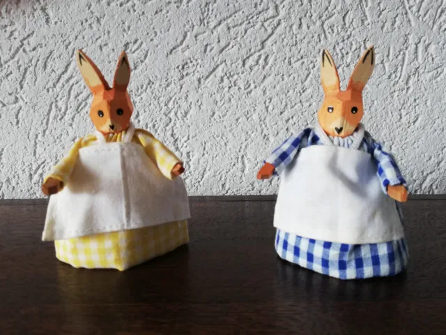 2 Osterhasen von Lotte Sievers Hahn, Lindenholz, Eierwärmer, 11 cm, Vintage