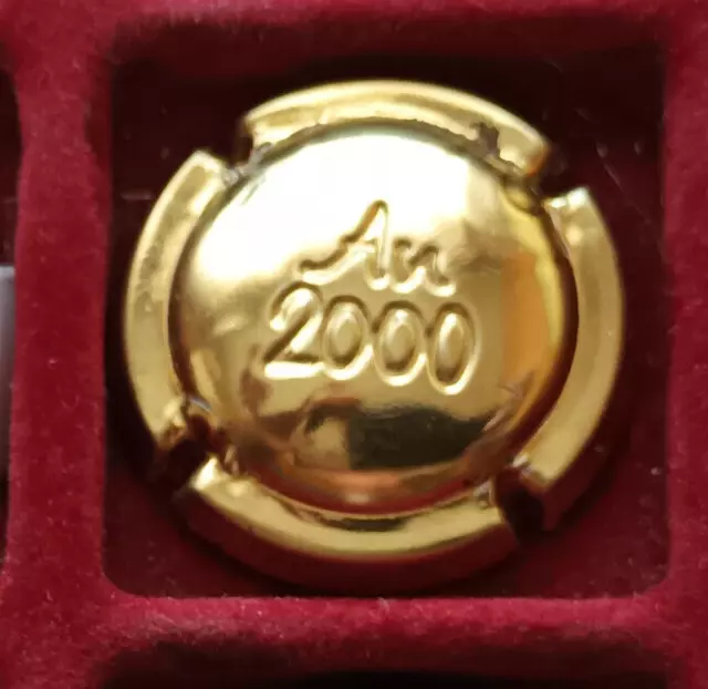 capsule champagne AN 2000  Estampée creux or  n° 623  RARE