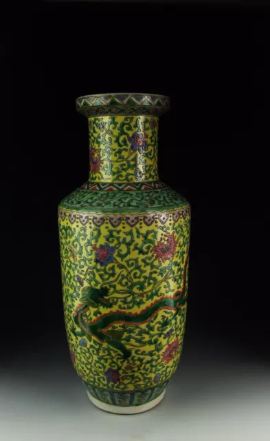 Chinese Antique Famille Rose Porcelain Vase with Dragon Pattern