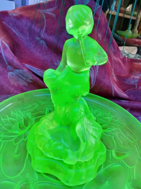 Rare Uranium Green Peter Pan Float Bowl August Walther & Sohne Depression Era