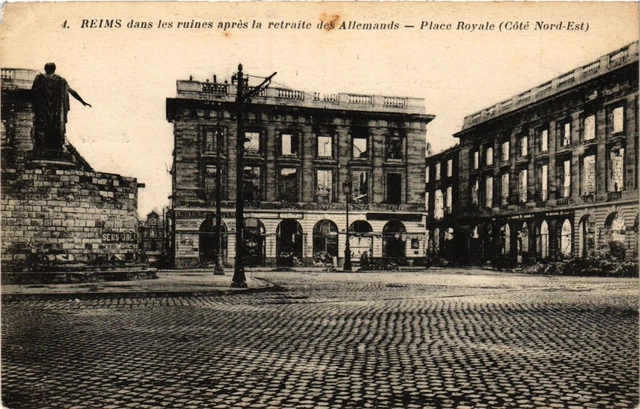 CPA AK Military Reims in the ruins after the retirement of the Germans (698070)