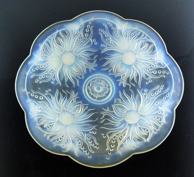 Hunebelle Art Deco Grand Coupe Verre Opalecsent Moule Presse Fleurs France Signe