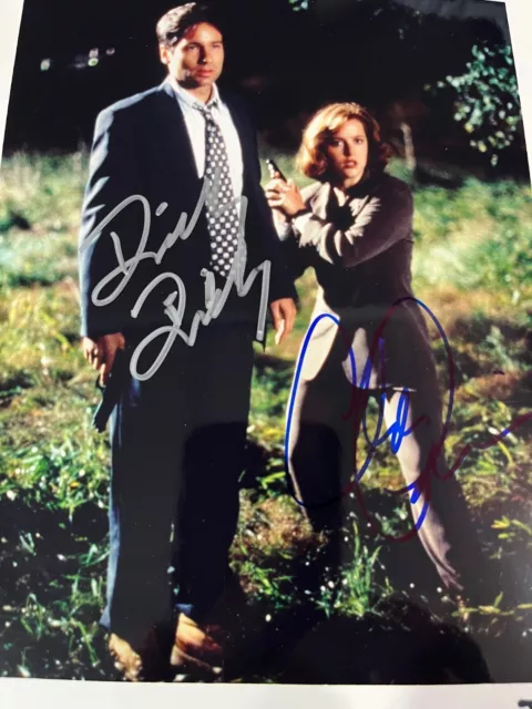 X-FILES cast photo signed by David Duchovny and Gillian Anderson