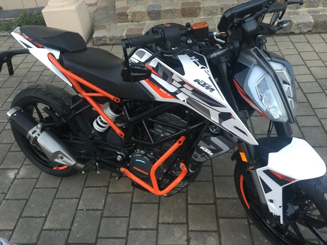 KTM Duke 125 Bj. 10/17 Km 21tsd tüv und reifen neu