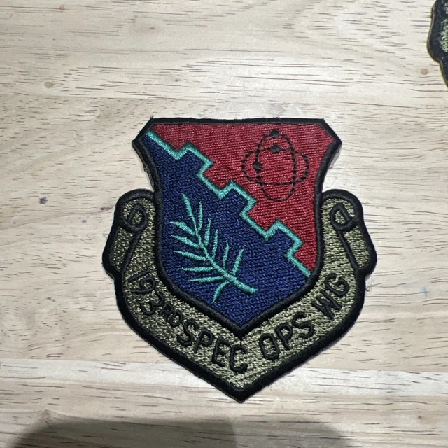 651th BomB SQ ピンバッジ　スコードロン　ミリタリー空軍　USAF U.S. Air Force Legendary Jet Fighters & Bombers USAF
