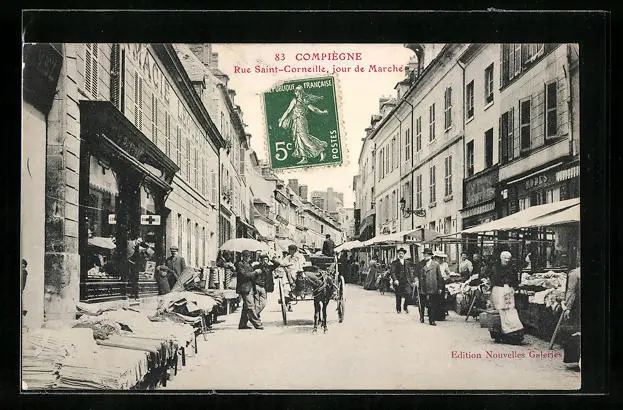 CPA Compiegne, Rue Saint-Corneille, jour de Marché