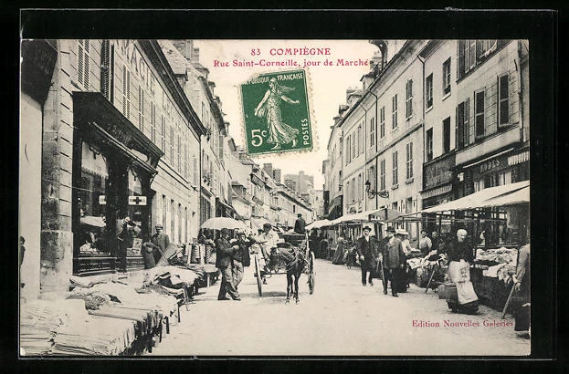CPA Compiegne, Rue Saint-Corneille, jour de Marché