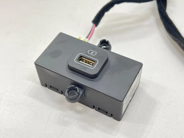 2022 -2023 Kia Carnival Rear Right Quarter Panel Usb Port Charger Oem 96125R0050