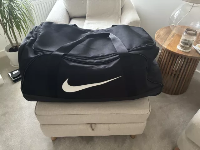 Nike Club Team Swoosh Roller Bag in Black with Wheels