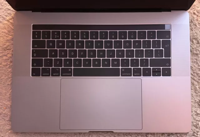MacBook Pro (15-inch, 2017)‎ SPACE GRAY I7 2.8GHZ / 256GB / 16GB [FOR PARTS]