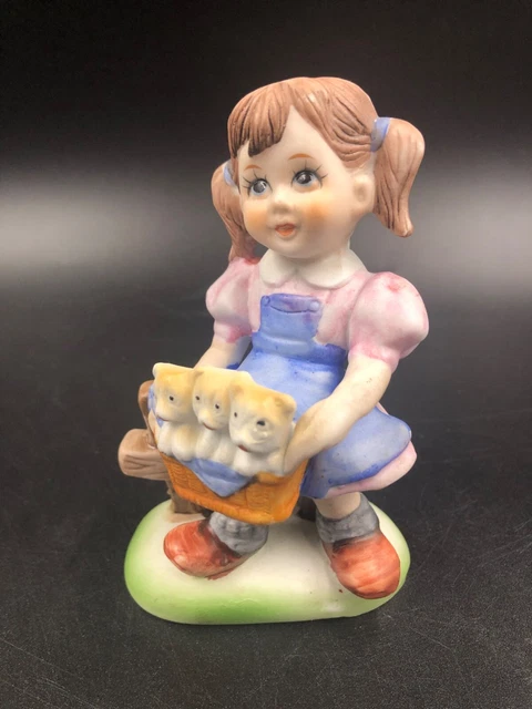 STATUA STATUETTA FIGURINE  RAGAZZa CON CESTINO DEI GATTINI PORCELLANA BISCUIT
