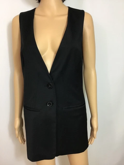 Veste longue noire sans manches en petite maille douce et moelleuse Veste longue noire sans manches en petite maille douce et moelleuse