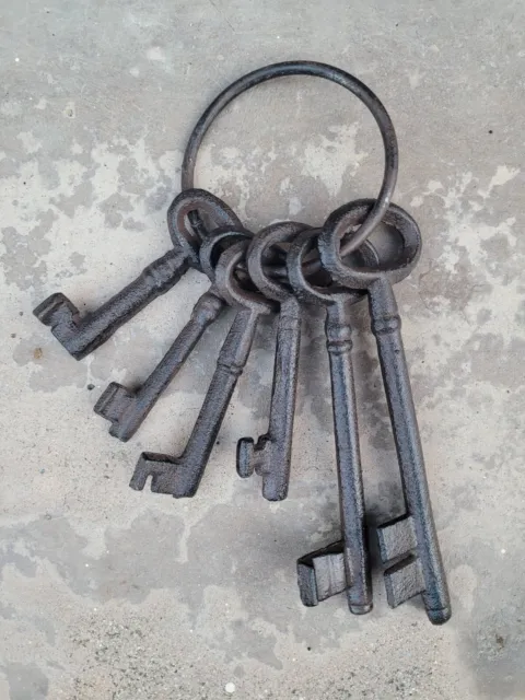 Anillo rústico de llaves esqueleto pirata carcelero hierro fundido negro decoración del viejo oeste 6 llaves