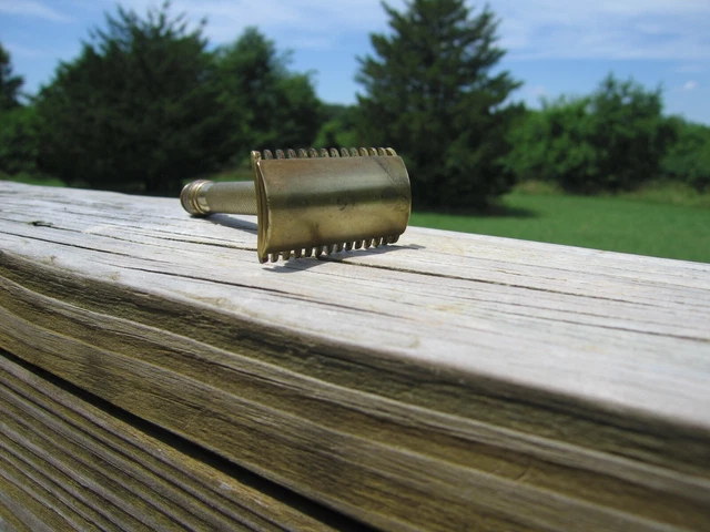 Nice Gillette Old Type Open Comb DE Safety Razor Gold Tone (No Date Code)