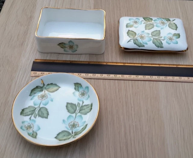 Vintage Krone Staffordshire Knochen China Osterruhm Schmuck Teller und Deckelbox