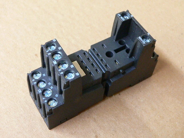 Relpol Gzt4 Socket For R4 Relay 14Blade 6Amp 300V