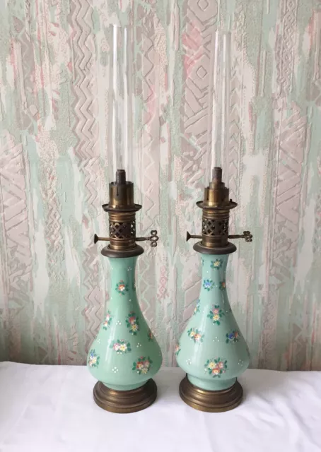 Ancienne paire de Lampe à Huile en porcelaine 19 eme Pétrole Globe Cristal XIX