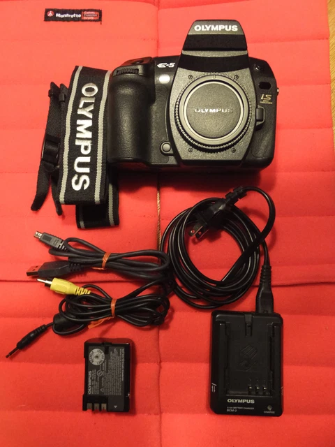Olympus E-5 12.3MP Pro Digital SLR Camera (Body Only) +++SEE DESCRIPTION+++