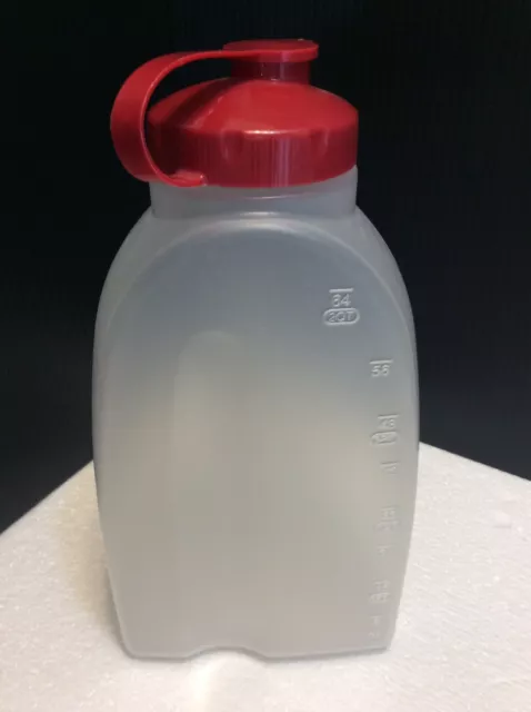 https://www.picclickimg.com/xmAAAOSwdQZk8is5/Rubbermaid-Mixermate-2-Qt-64-Oz-Drink-Container.webp