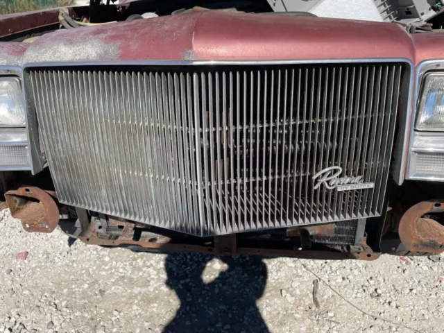 1985 BUICK RIVIERA GRILLE - GM PART RADIATOR GRILLE FRONT Used  - OEM