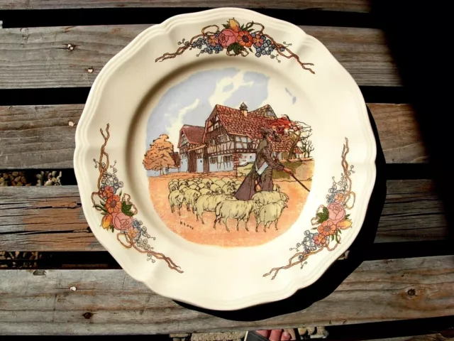 BELLE ASSIETTE PLATE  ANCIENNE D OBERNAI SARREGUEMINES FRANCE décor ALSACIEN,,