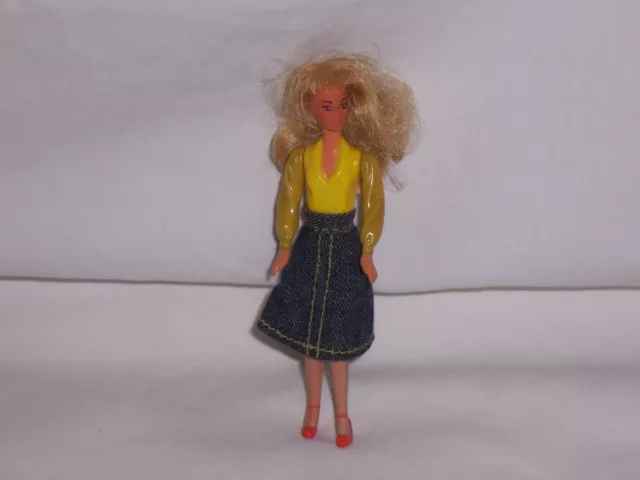 Vintage 1982 Kenner Glamour Gals Doll JESSIE in Outfit Jean Supreme Denim Skirt