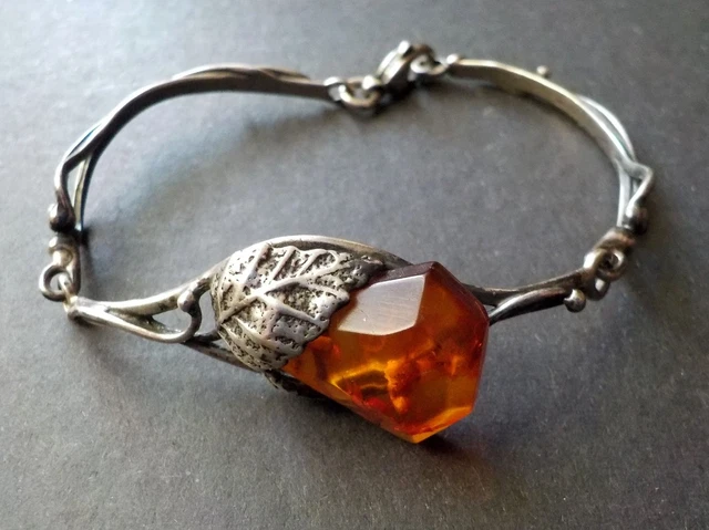Bracelet en Argent et petit cabochon d'Ambre